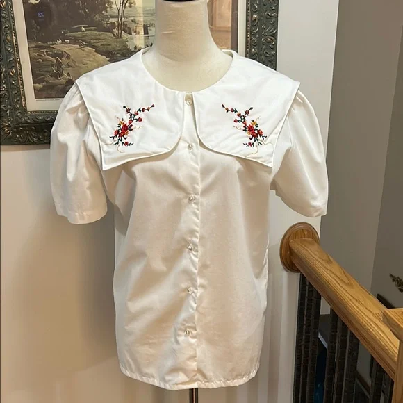 Vintage White Blouse with Floral Embroidery
Oversized Collar Sailot Collar - Picture 1 of 9